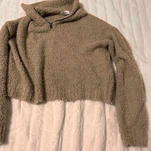 Holister fuzzy half zip jacket